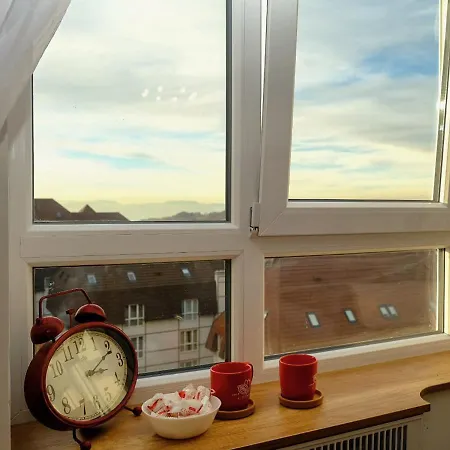 In The Sky - Kraljevi Cardaci Lägenhet